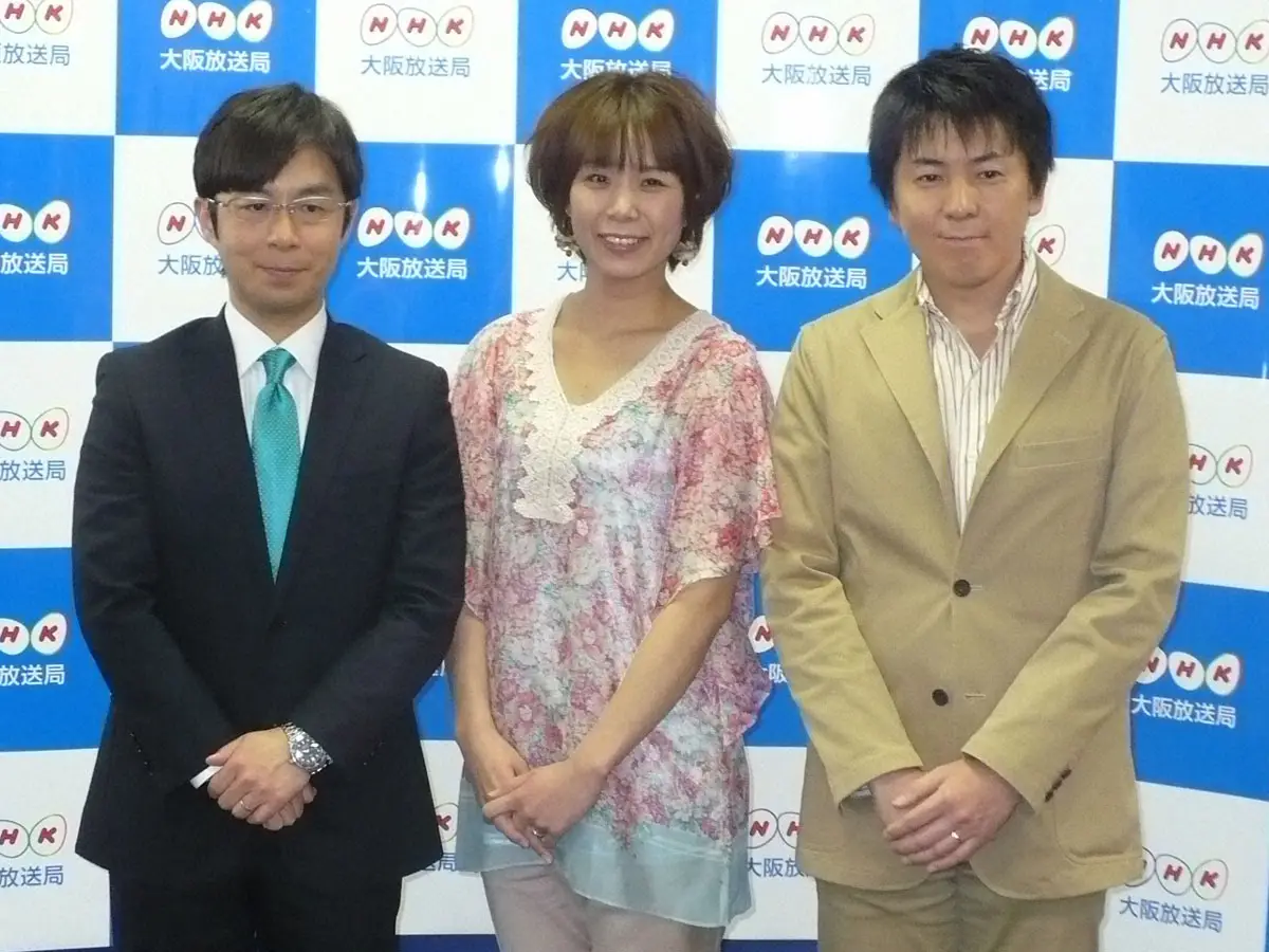 NHKで会見した（左から）横尾泰輔アナ、河島あみる、根岸昌史アナ（12年撮影）