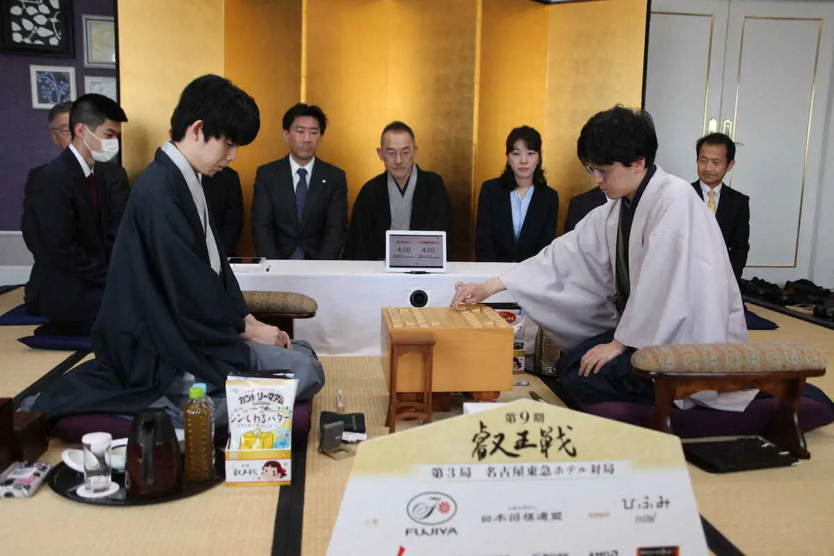 【画像・写真】【叡王戦】藤井叡王、昼食休憩突入も約2分読み入れる　5番勝負3局連続の角換わり