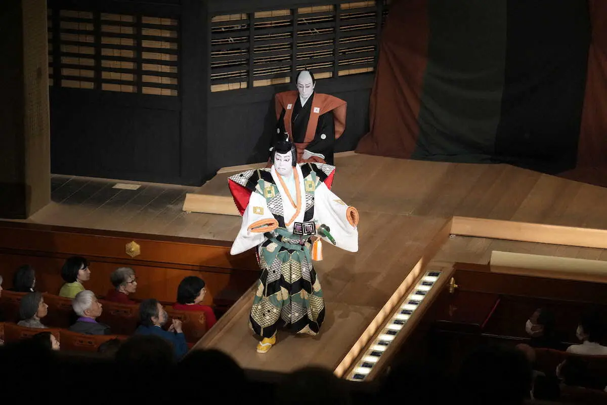市川團十郎も支えます　“後見”で舞台見守った　團菊祭五月大歌舞伎