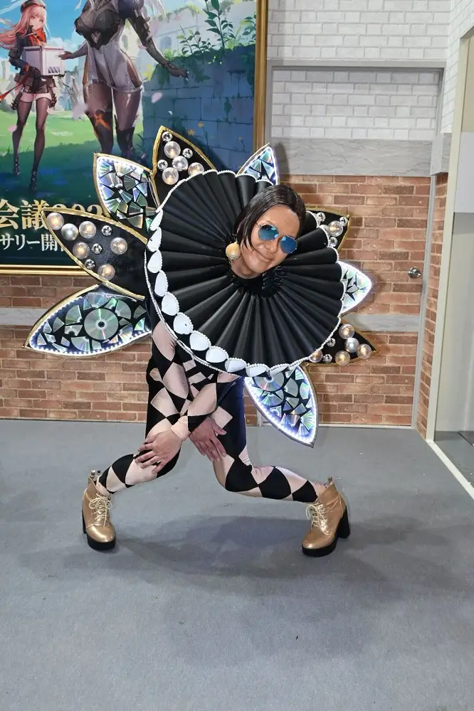 ニコニコ超会議2024で『勝利の女神：NIKKE』マスタングのコスプレをするニコ太郎さん