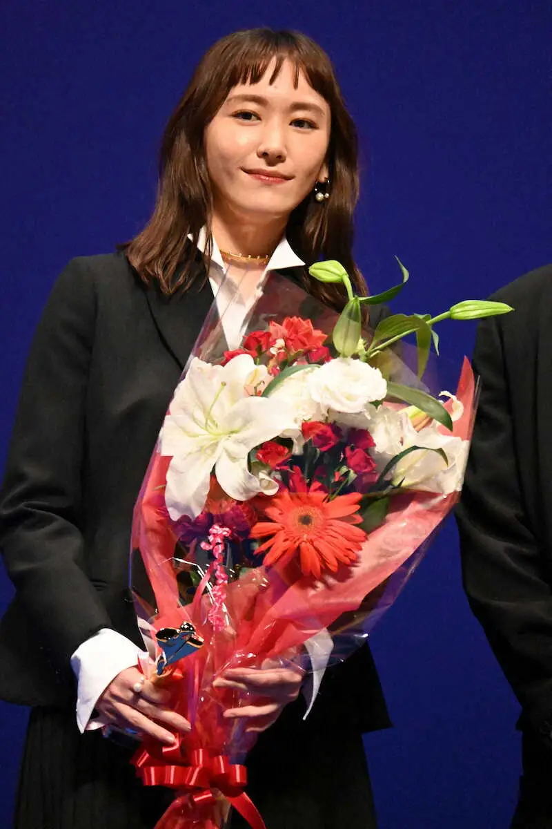 日本映画批評家大賞で初の助演女優賞を受賞した新垣結衣（撮影・小渕　日向子）