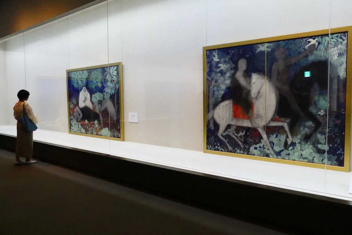 山梨の「平山郁夫シルクロード美術館」で限定公開されている（左から）「仏教伝来」（59年）と、翌年に院展に出品した「天山南路　夜」
