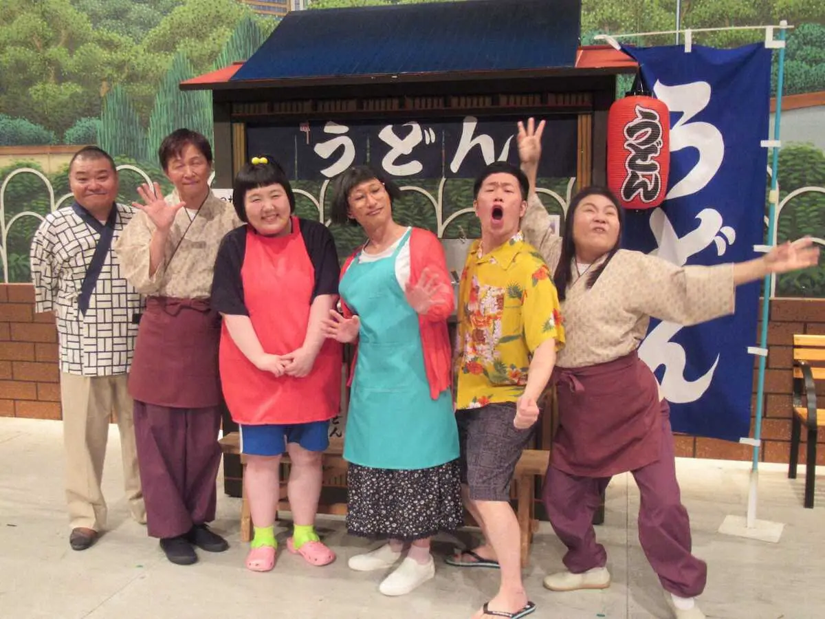 「Warai　Mirai　Fes　2024～Road　to　EXPO2025～」で豪華新喜劇に出演した（左から）川畑泰史、アキ、酒井藍、すっちー、吉田裕、島田珠代