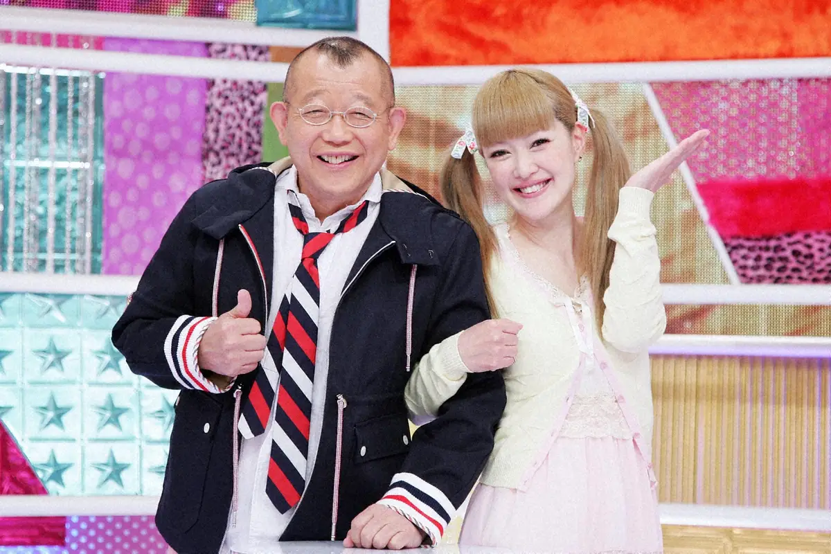 テレビ東京「きらきらアフロ」のMC・笑福亭鶴瓶（左）と松嶋尚美