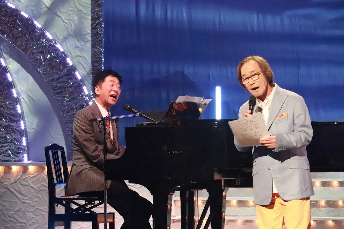 八代亜紀さんの幻の新曲「海の子なれば」を初披露する武田鉄矢（右）と合田道人