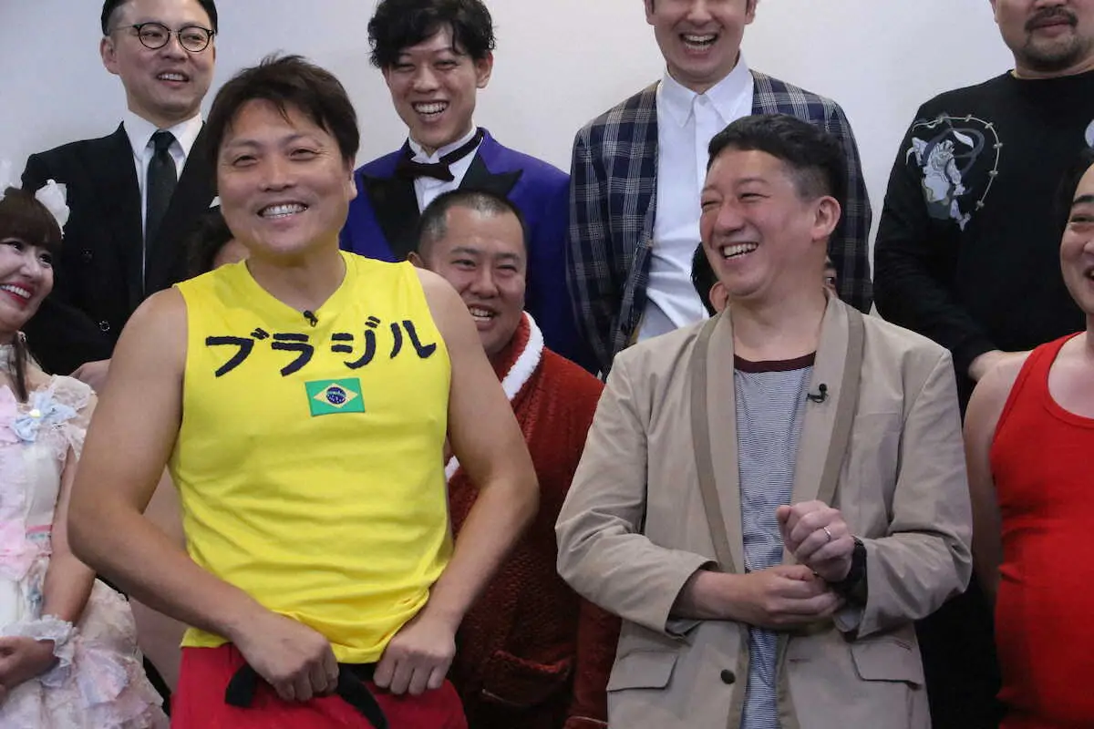 「営業―1グランプリ　2024　前半戦スペシャル」の収録後の会見で笑顔を見せるサバンナ（左から）八木真澄、高橋茂雄