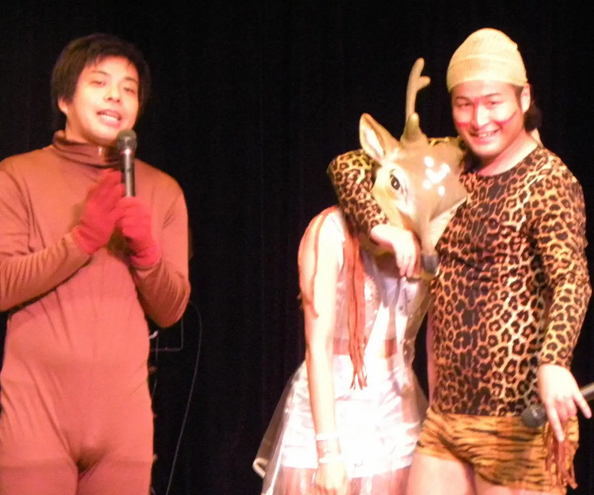 お笑いコンビ「バンビーノ」藤田裕樹（左）と石山大輔（右）