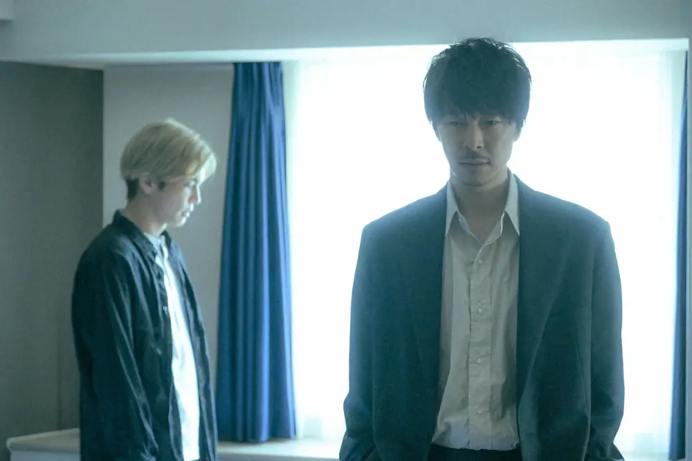 TBS系「アンチヒーロー」で主演を務めた長谷川博己（右）と共演の岩田剛典