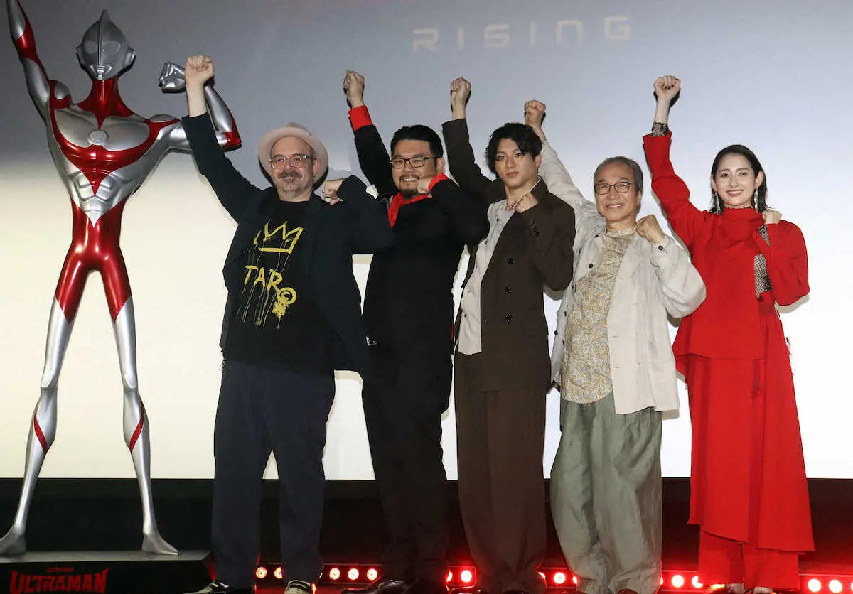 特別上映会に出席した（左から）シャノン・ディンドル監督、ジョン・アオシマ共同監督、山田裕貴、小日向文世、早見あかり