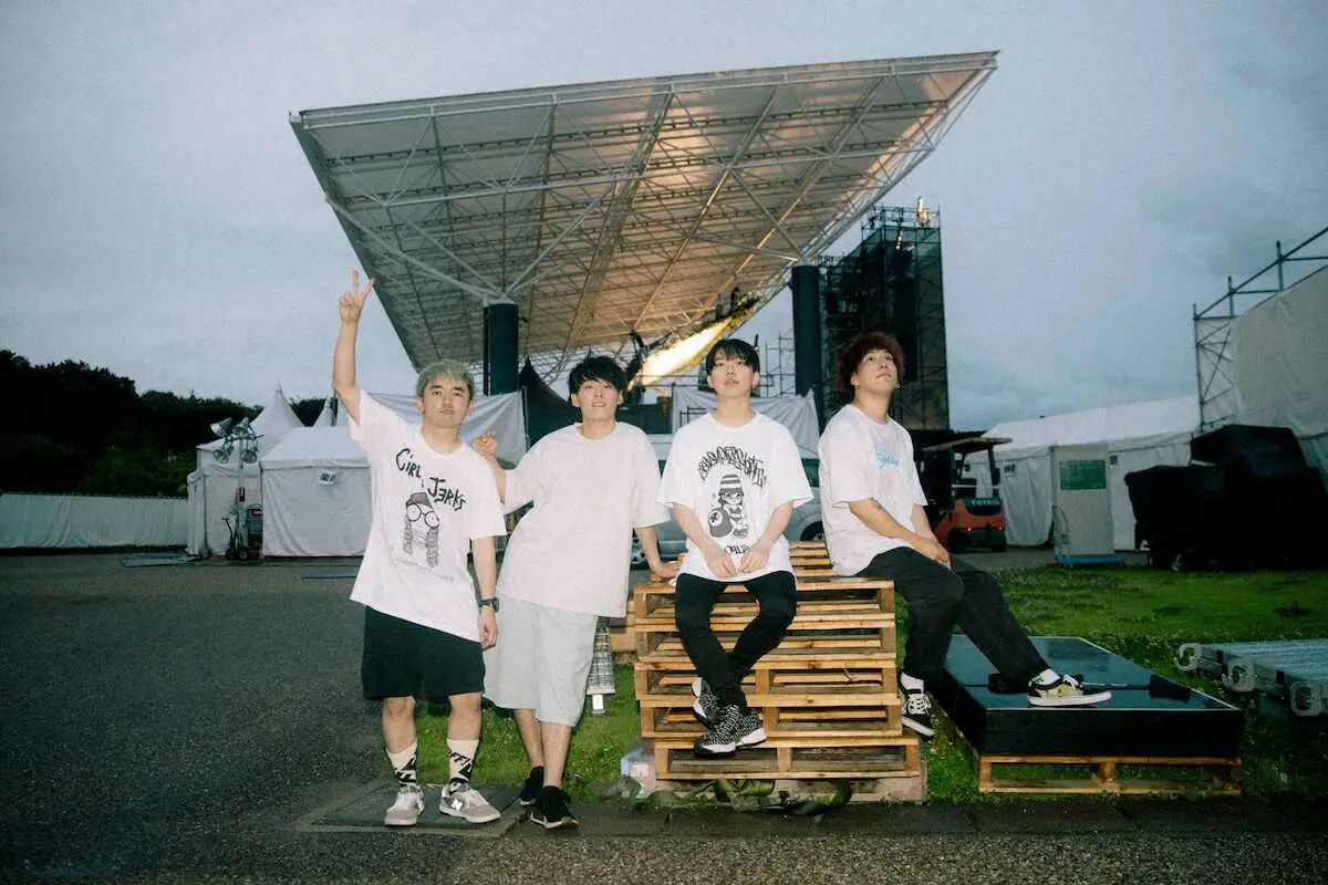 愛知県長久手市の愛・地球博記念公園で、野外音楽フェスを開催した「04　Limited　Sazabys（フォーリミテッドサザビーズ）」