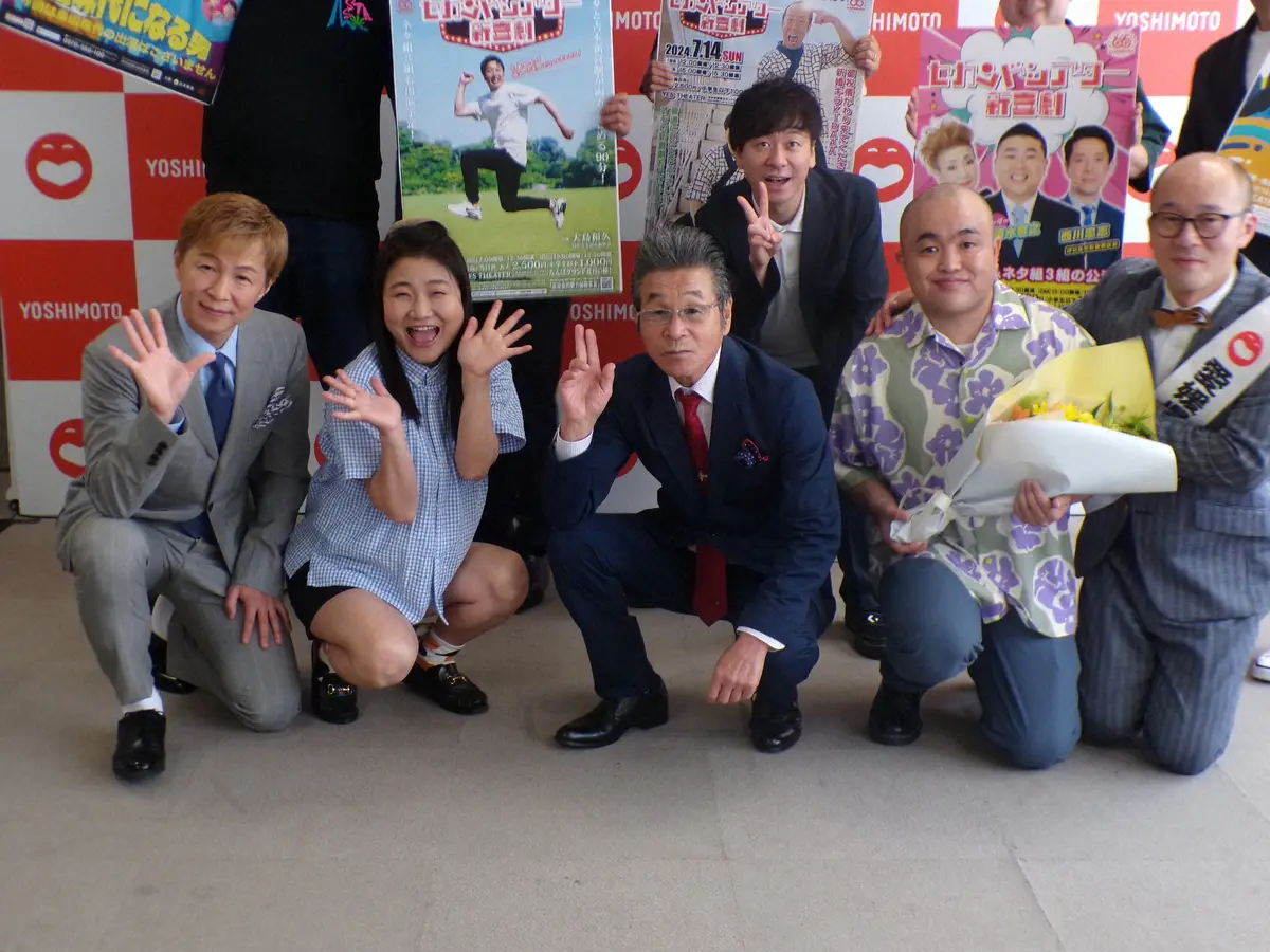 吉本新喜劇の月例会見に出席した（左から）アキ、島田珠代、間寛平ＧＭ、新名徹郎、多和田上人