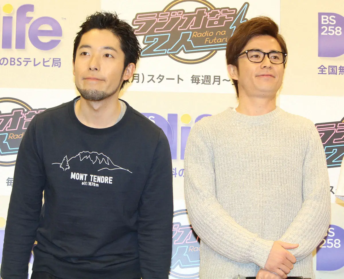15年「ラジオな２人」製作発表会見に出席したオリエンタルラジオの中田敦彦（左）と藤森慎吾