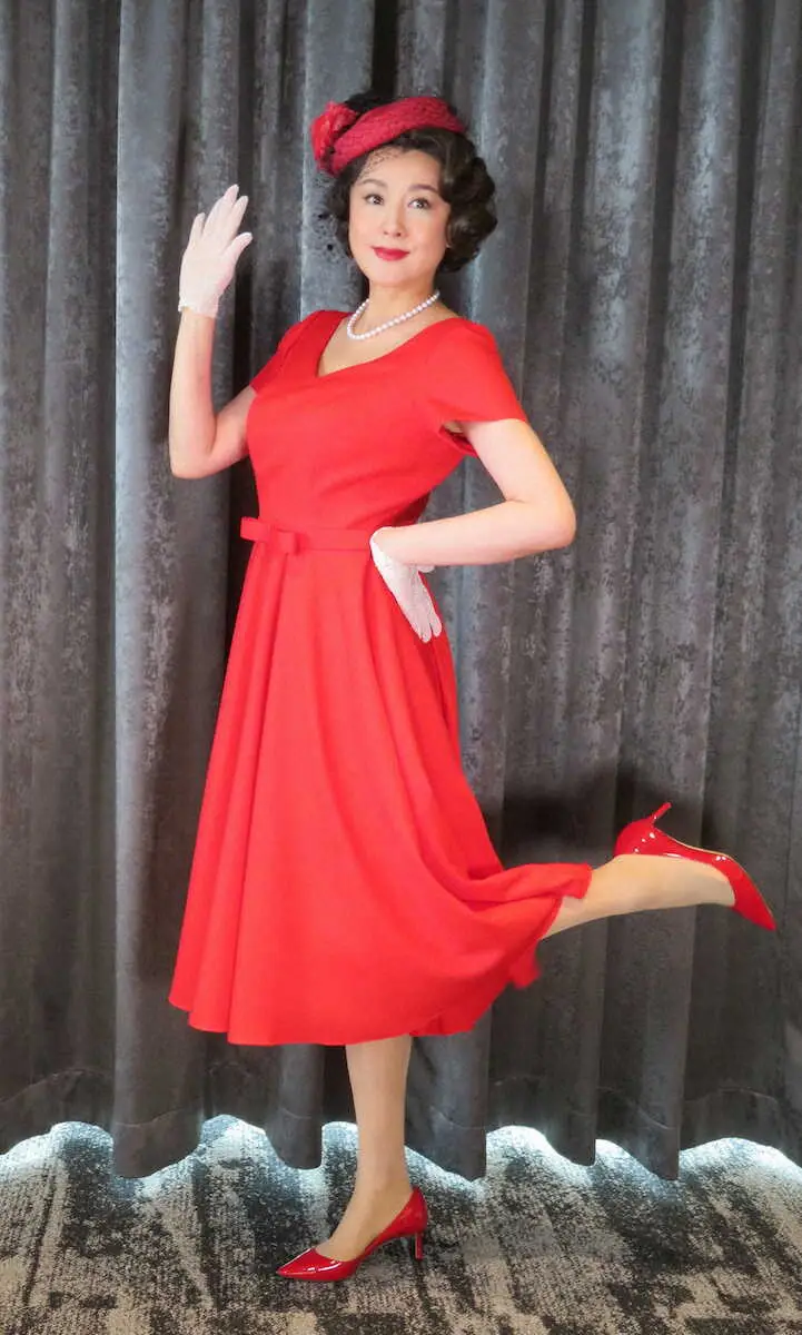 真っ赤なドレスで主演舞台への意気込みを語る藤原紀香