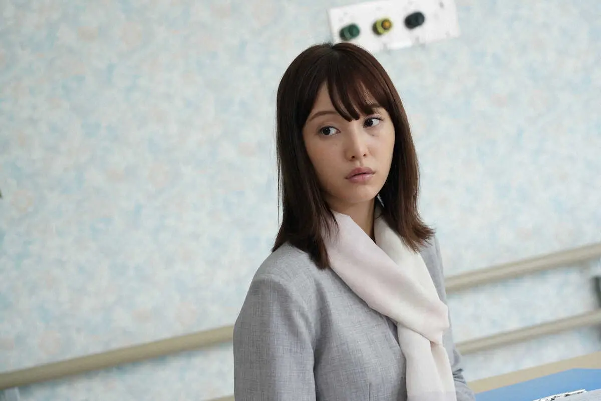 テレビ朝日系連続ドラマ「科捜研の女　season24」に出演する山田愛奈。キーマンとなる市長の娘を演じた