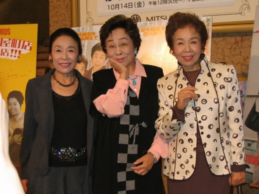 「かしまし娘」の（左から）正司照枝さん、正司歌江さん、正司花江
