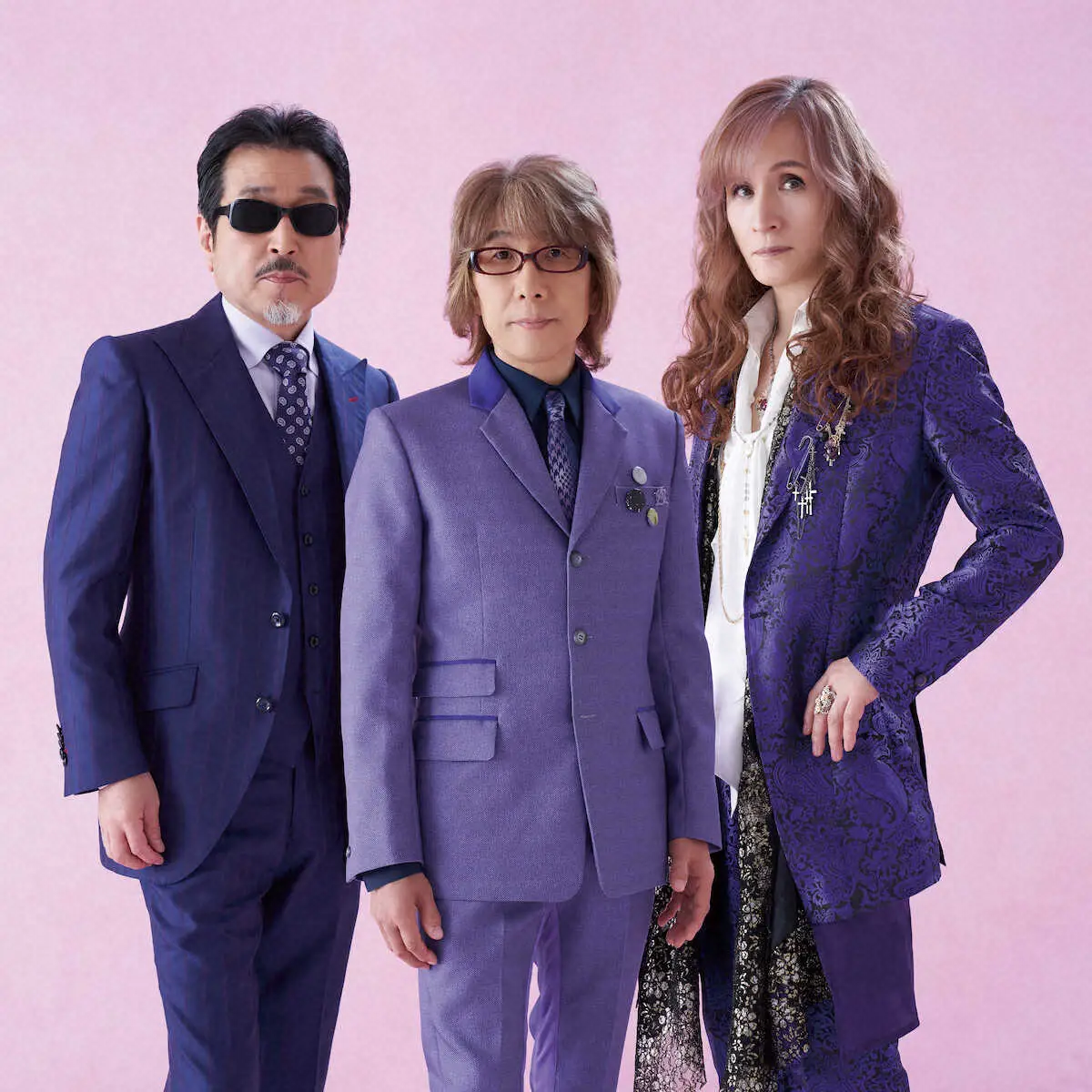 初のトリビュートアルバムを発売するTHE　ALFEE。左から桜井賢、坂崎幸之助、高見沢俊彦