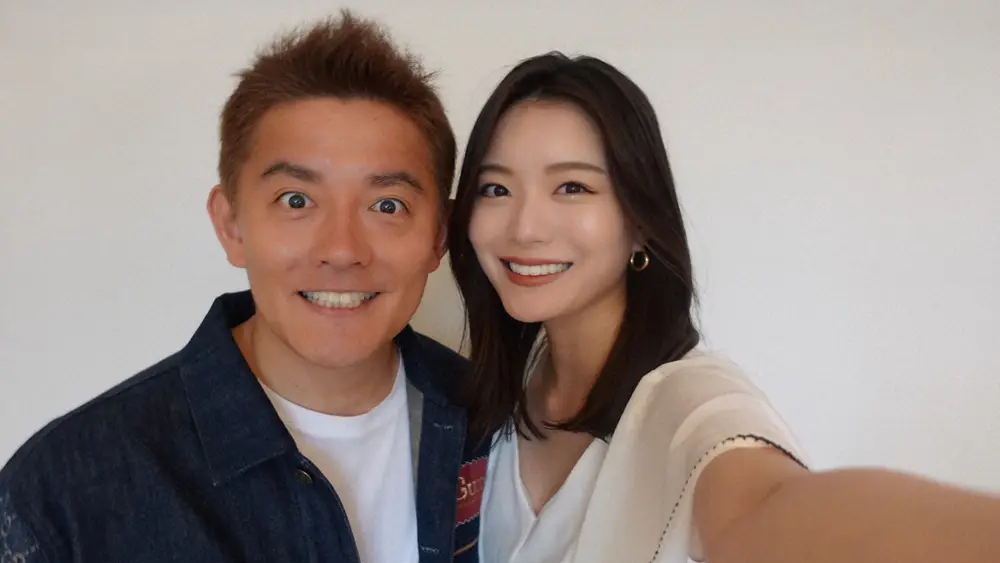 9月5日に結婚した「スピードワゴン」井戸田潤（左）と蜂谷晏海（C）ホリプロ