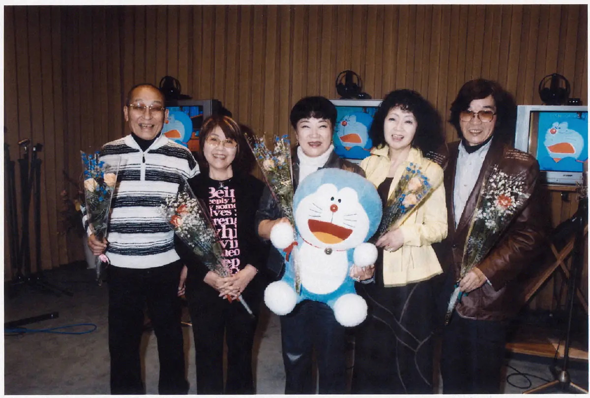 05年、「ドラえもん」の最後のアフレコ収録を行った（左から）たてかべ和也さん、野村道子、大山のぶ代、小原乃梨子さん、肝付兼太
