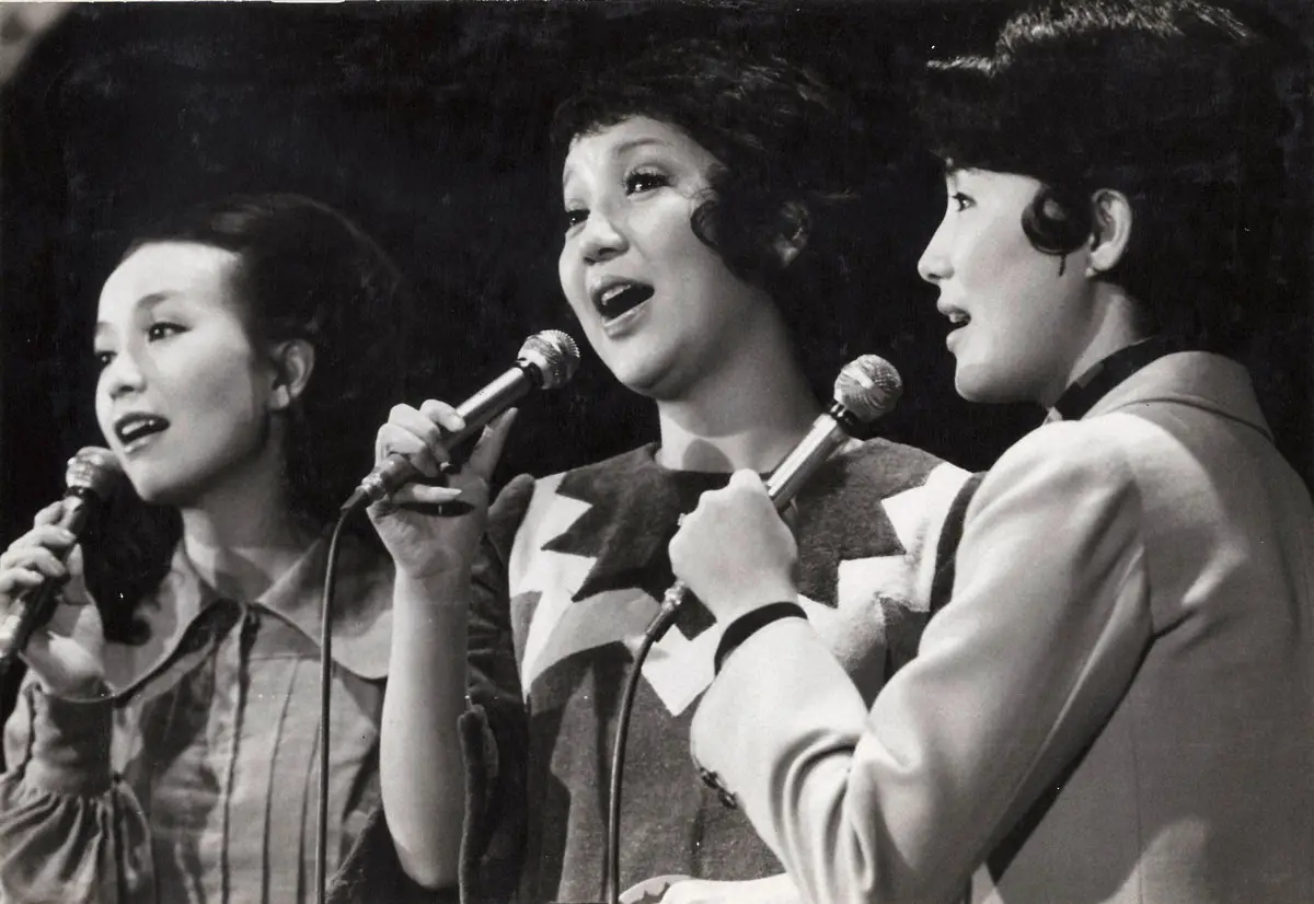 「スパーク3人娘」の（左から）園まり、中尾ミエ、伊東ゆかり（1972年撮影）