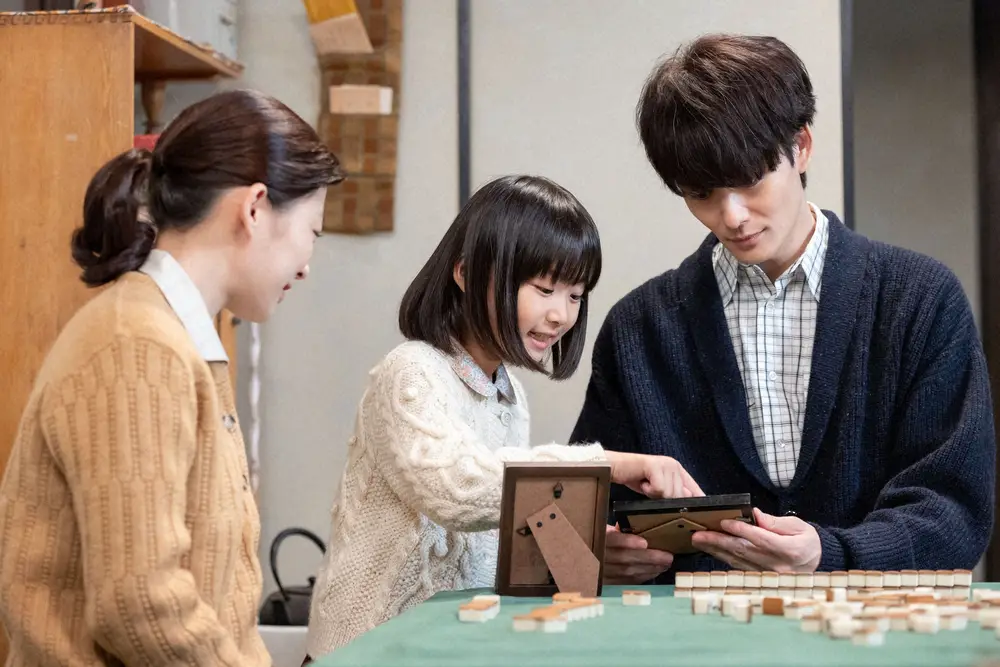 連続テレビ小説「虎に翼」第19週は「悪女の賢者ぶり？」。寅子（伊藤沙莉・左）、優未（竹澤咲子）、航一（岡田将生）（C）NHK 