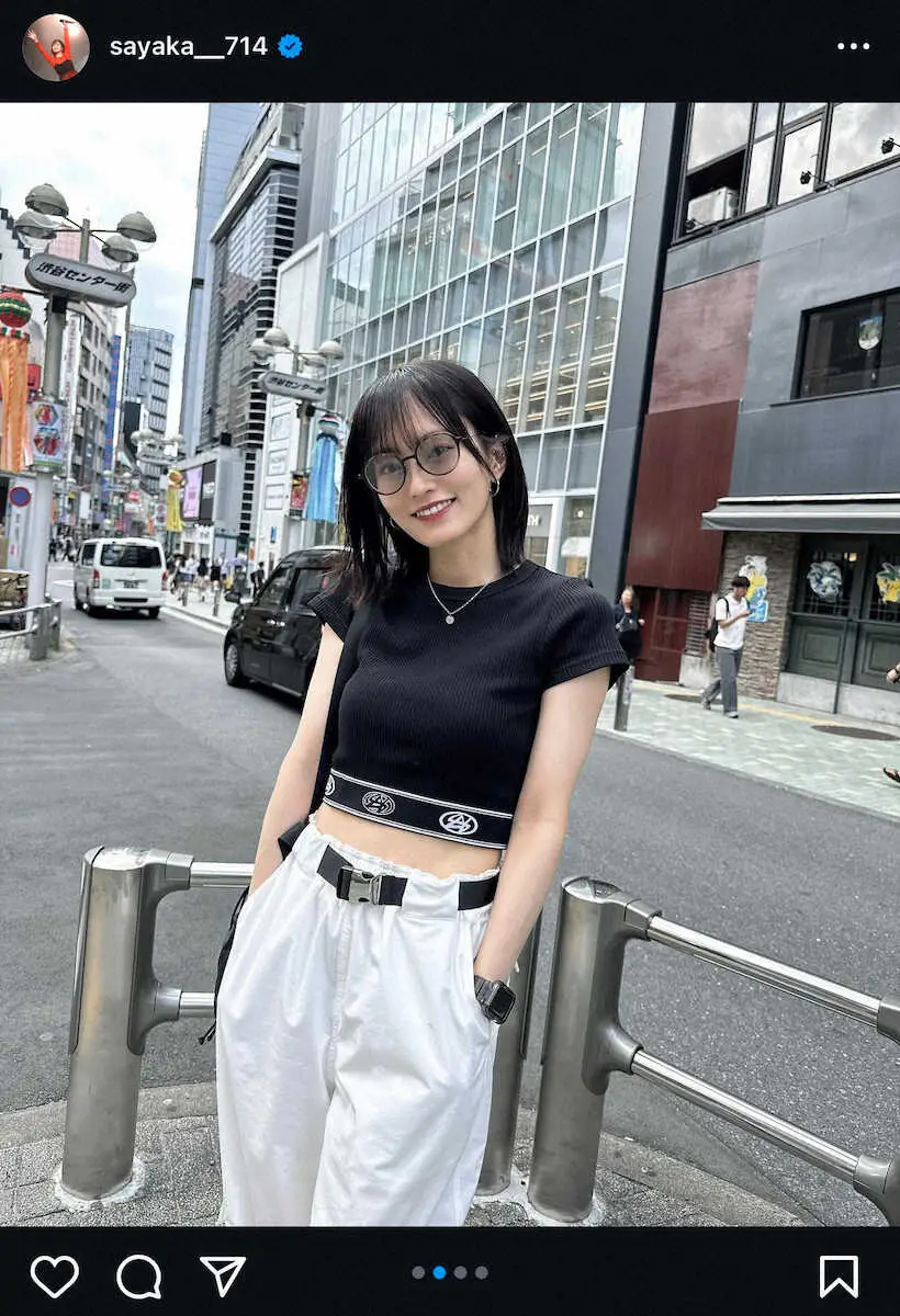 山本彩　センター街でへそ出しモノトーンファッションS！フォロワー絶賛「可愛い」「腹筋！」「魅力的」