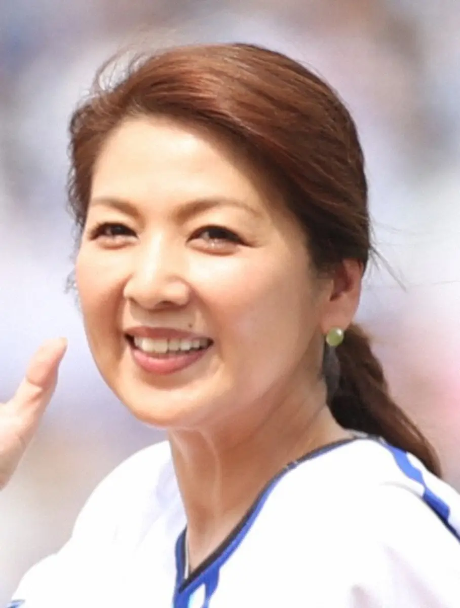 56歳・飯島直子　QRコード注文に苦戦「バタつく。最近全部これだから困っちゃう」