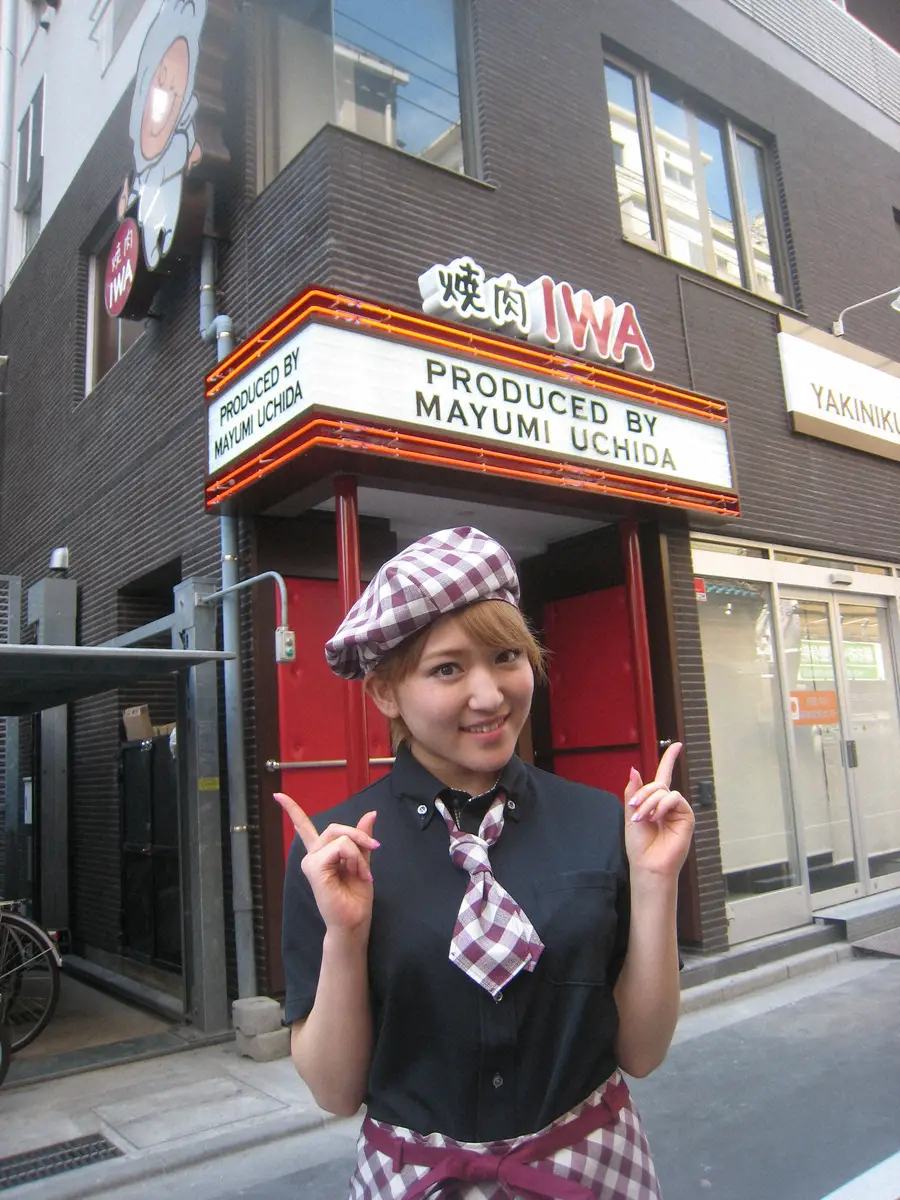 オーナーとして「焼肉IWA」を東京・新宿に開店したAKB48の内田眞由美（2014年4月27日撮影）