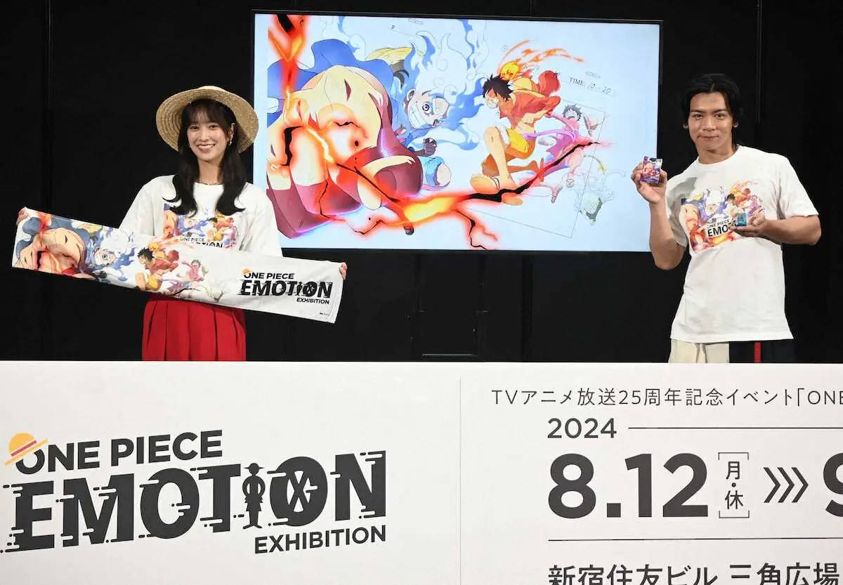 ＜TVアニメ放送25周年記念イベント「ONE　PIECE　EMOTION」オープニングセレモニー＞フォトセッションに応じる（左から）佐々木久美、野田クリスタル（撮影・小渕　日向子）