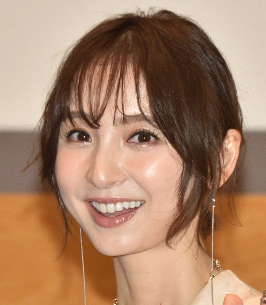 篠田麻里子　AKB時代に早着替えで大失態「恥ずかしすぎる」まさかの状態のままダンスしていた