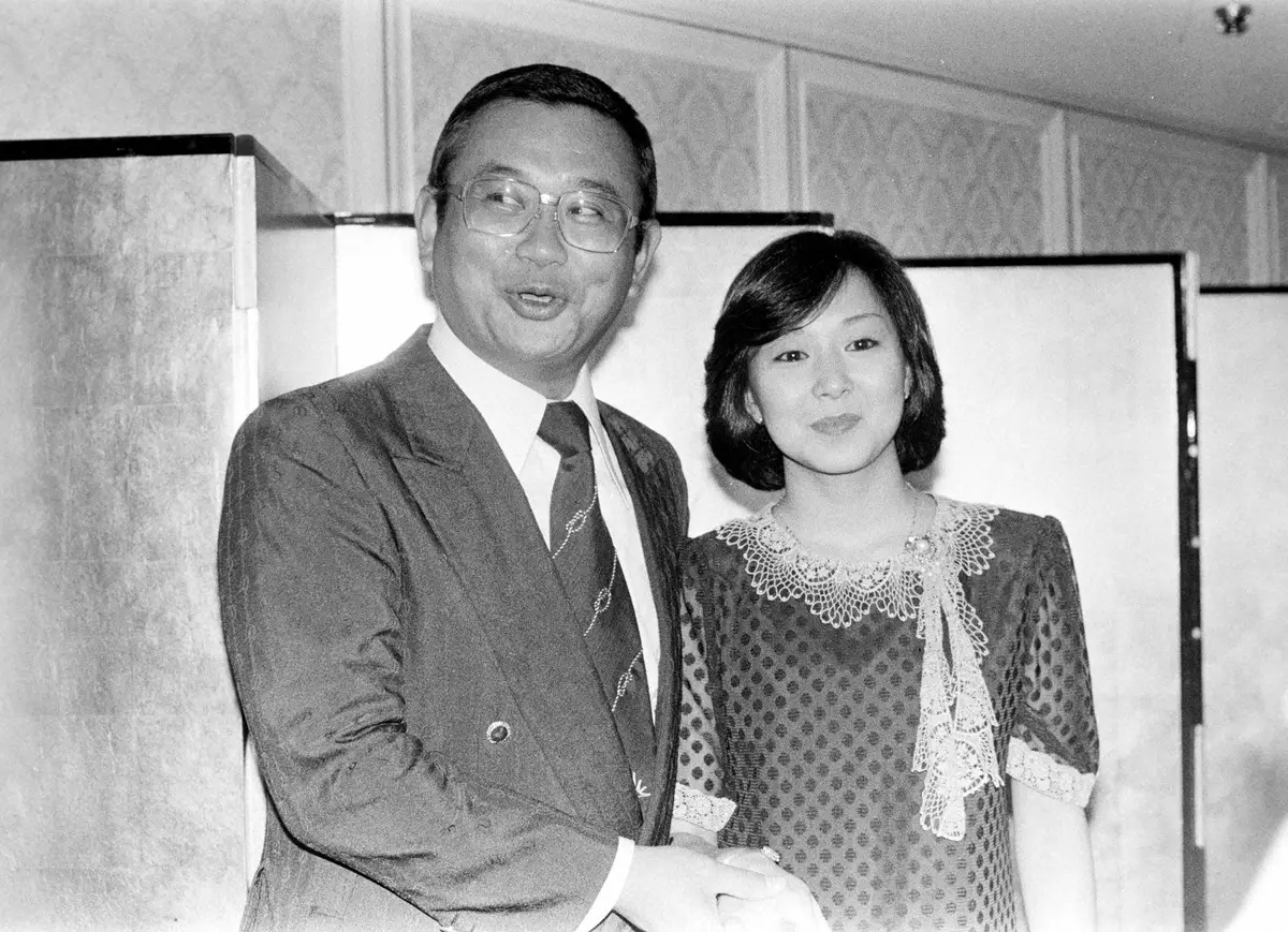 【画像・写真】1981年、結婚発表を行う黒滝るり子さんと敏いとうさん