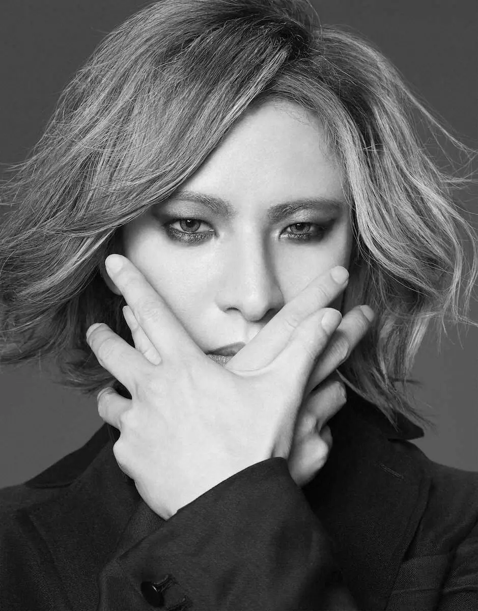 YOSHIKI　「首の手術日を1カ月延期」　自身のファッションブランドがパリコレデビューで