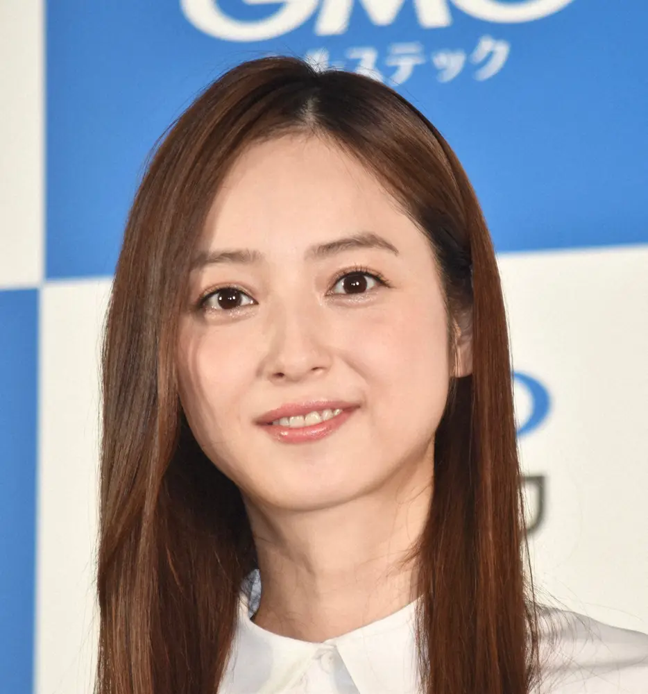 2児の母・佐々木希「キッチンバサミ」に感謝「優秀。毎日3回は使ってます」