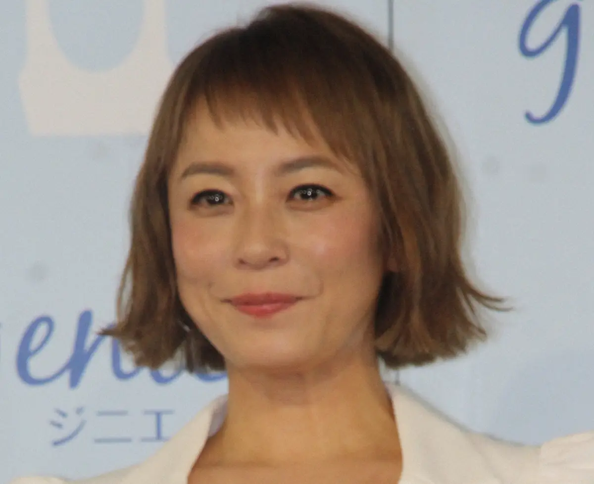 【画像・写真】佐藤仁美　伝説のプロレスラーとの対面に大感激「はー1人ではしゃいじゃったわよ」　実はかつて演じた人