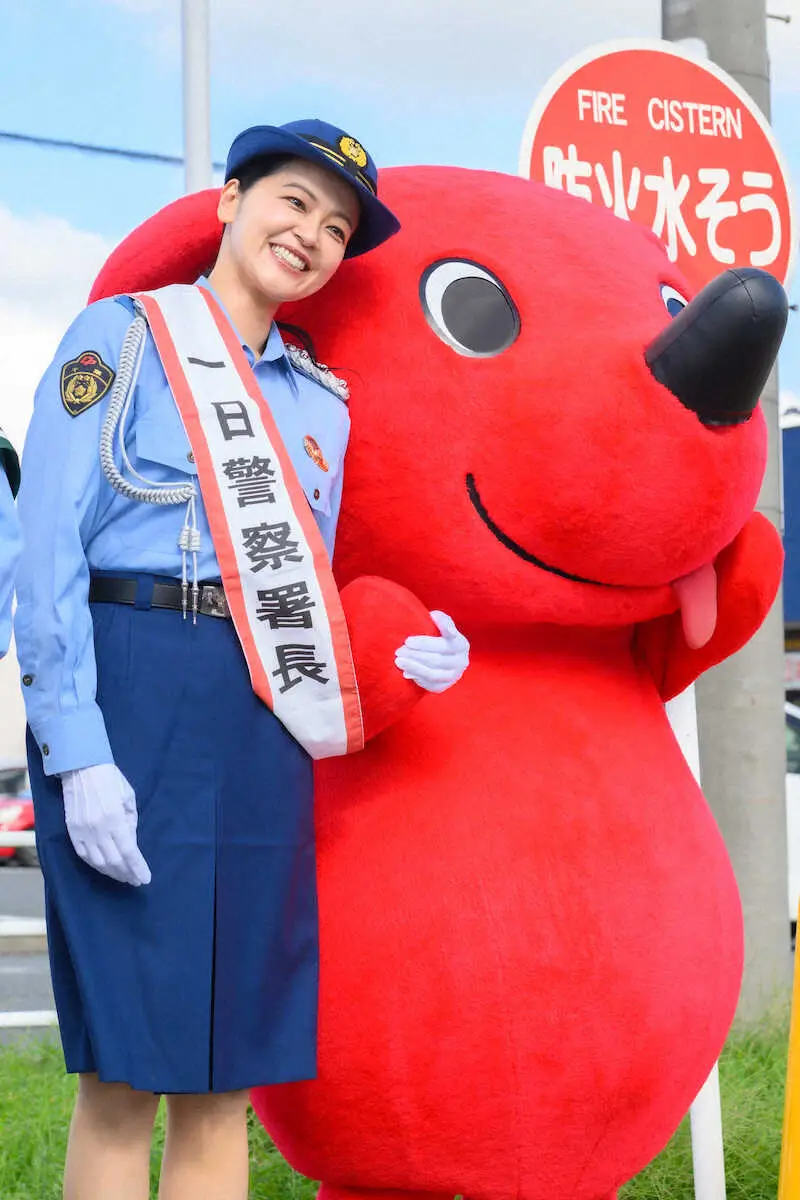 【画像・写真】黒谷友香　千葉県警茂原署で一日署長　乗馬が縁で念願叶って就任