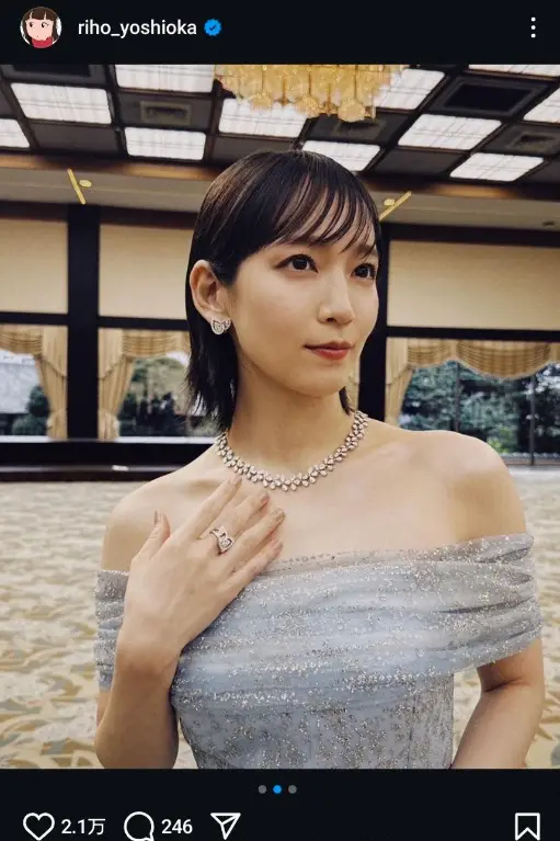 【画像・写真】吉岡里帆　大胆“背中ぱっくり”ドレス姿披露に「雪の女王ですね～」「ディズニープリンセス」「素敵」