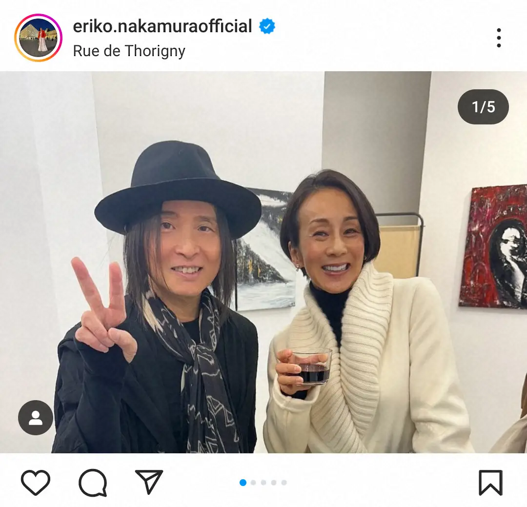 【画像・写真】パリ在住の中村江里子　仏初個展開いたアーティストと久々対面「65歳になられたけれども…若々しい」