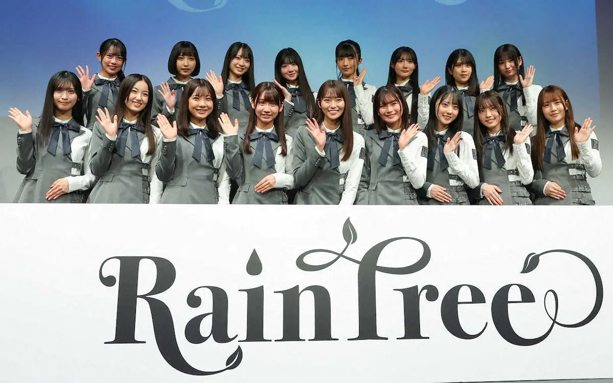 【画像・写真】フォトセッションでポーズをとるRain　Treeの（前列左から）ロゼ、リー、マリオ、マカロン、ニイ、タマ、コトリ、カワチャン、イチ、（後列同）リンリン、ミラン、マキ、ペロ、チャイ、サナ、キナコ、イチゴ（撮影・藤山　由理）