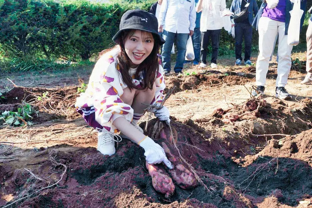 【画像・写真】石原夏織　ファンとのバスツアーで芋掘りを満喫「いつかやってみたかった」