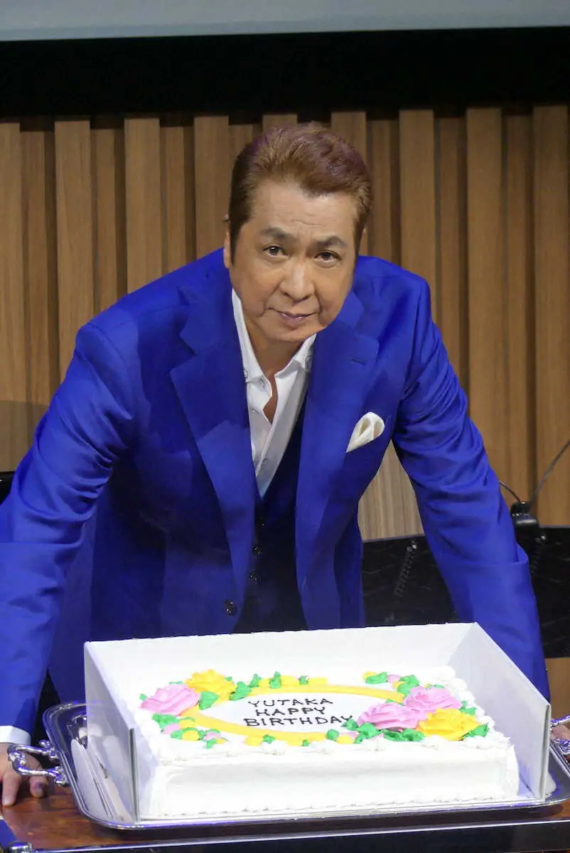 【画像・写真】山川豊　15曲熱唱　誕生日に“喜び”　活動再開後初の単独公演　がんは脳と脊髄に転移