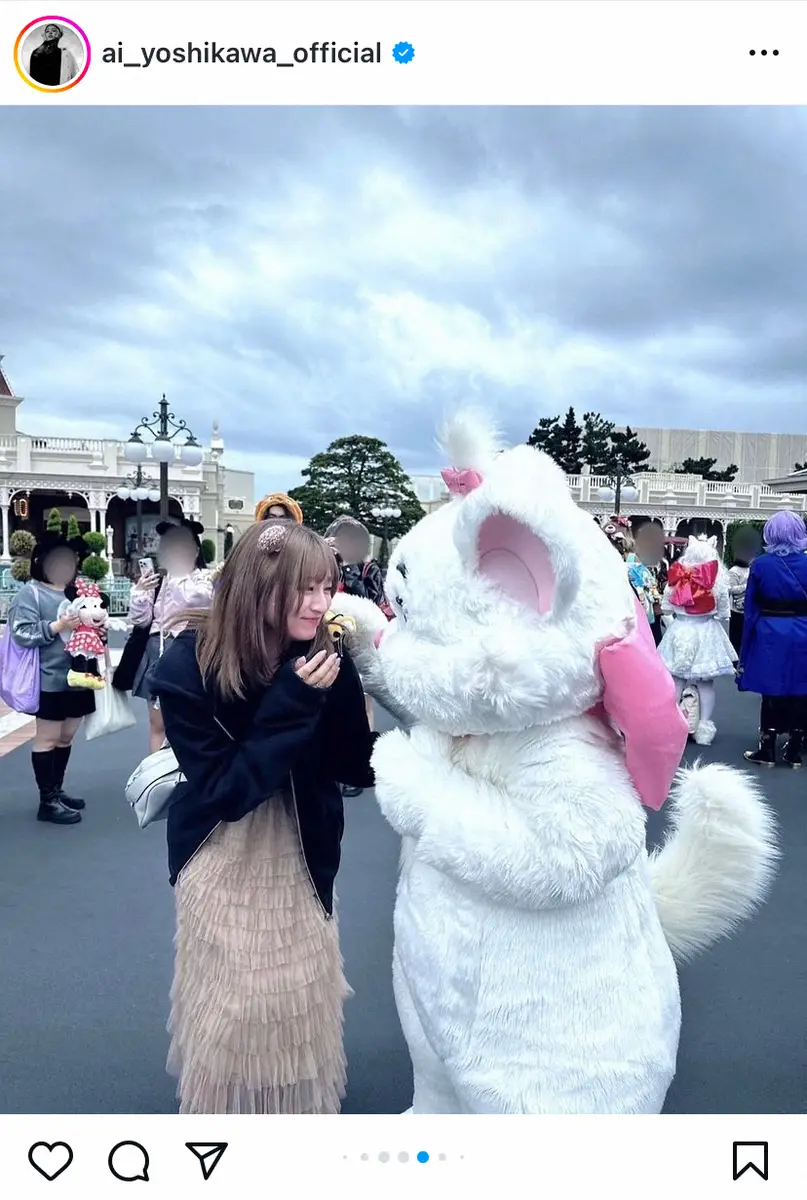 【画像・写真】吉川愛　24歳最後のディズニーランドを満喫　20枚一挙投稿に「可愛すぎる」「こっちまで幸せ」の声