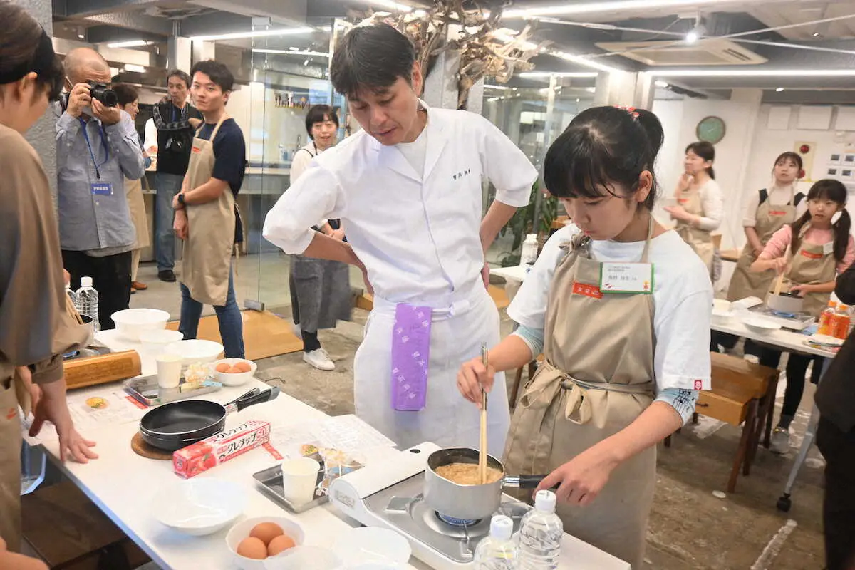 「賛否両論」笠原将弘氏　子供たちに料理の楽しさと和食の魅力を伝授　親子料理教室を開催!