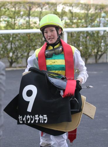 福島１１レースでセイウンチカラに騎乗、１５着でレースを終えた藤田菜七子