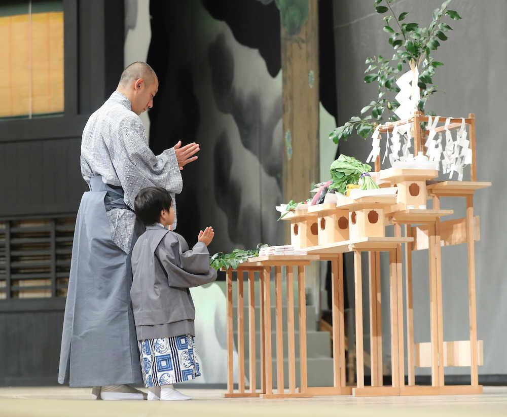 麻央さん見守って…海老蔵＆勸玄くん　父子で宙乗り安全祈願