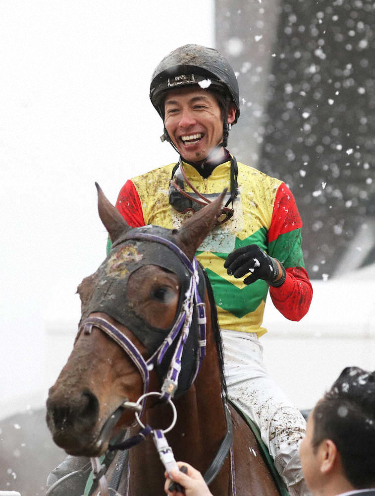 【画像・写真】【中山牝馬S】フェアリー、直線一気で重賞初V！和田は2年ぶりの重賞制覇