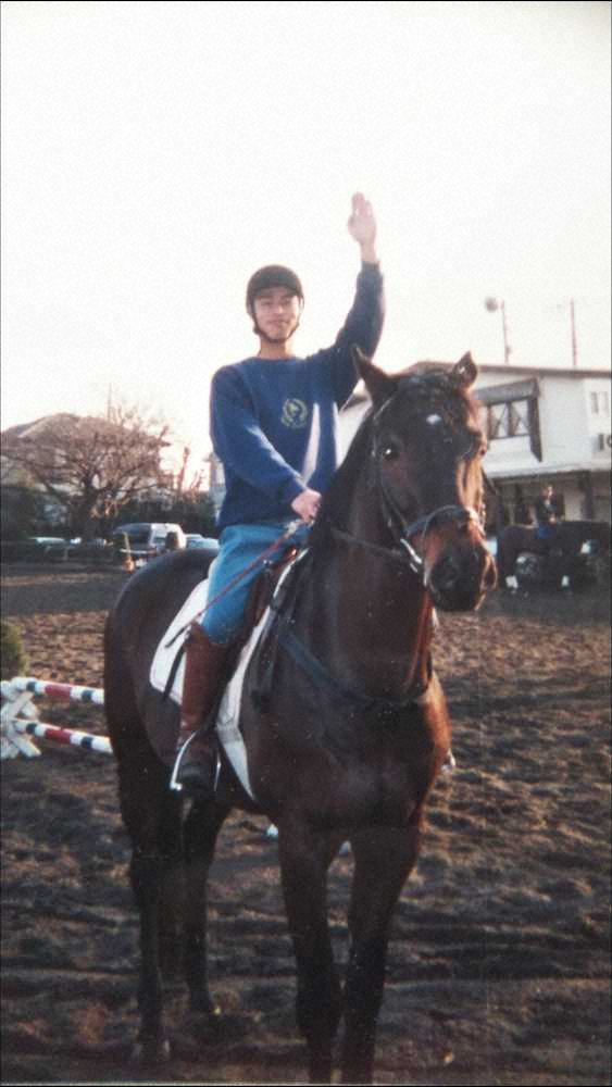 藤沢乗馬クラブに通っていた高校3年生の杉山師（本人提供）