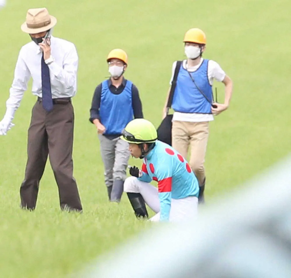 【宝塚記念】松山が阪神5Rの馬場入場で負傷、カデナは浜中に乗り替わり