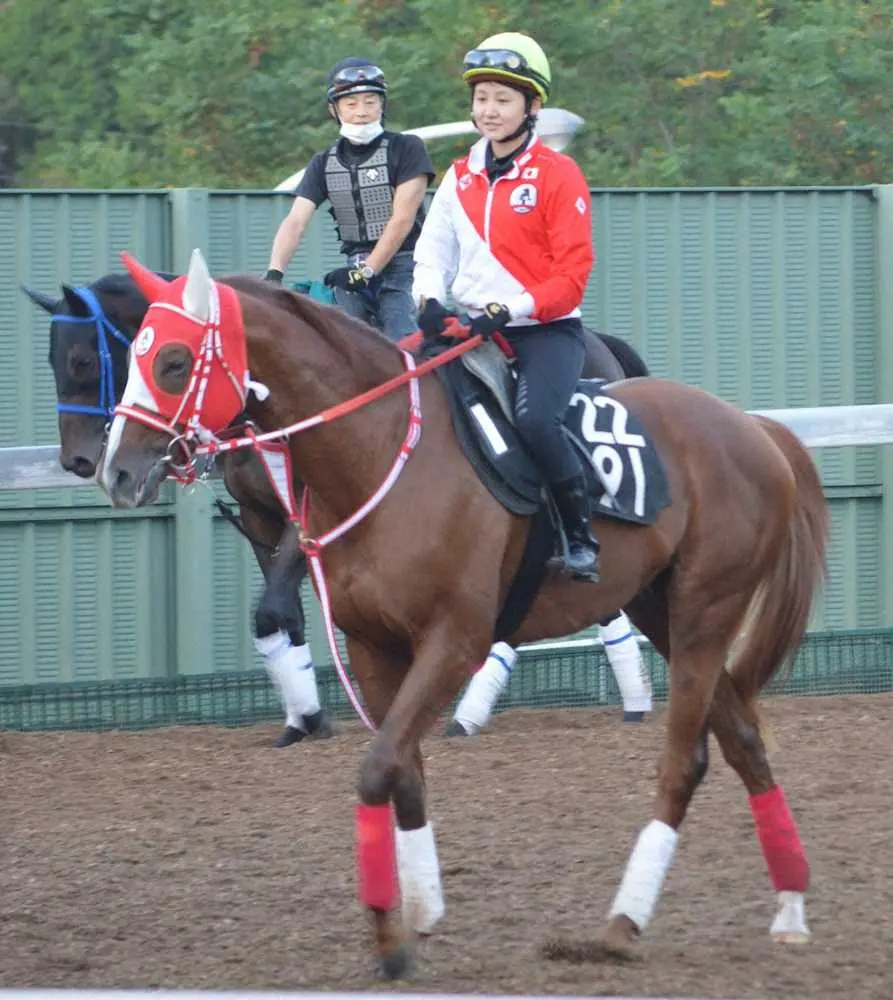 古川奈穂騎手が調教騎乗を再開　5月から左肩の治療で休養「新鮮な気持ちでまたがることができました」