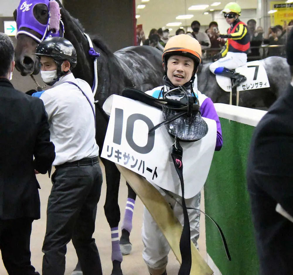 落馬骨折から11ヶ月ぶりに復帰した松岡はリキサンハートに騎乗して6着