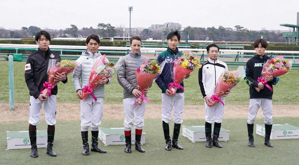 ルメール、矢作師ら中山、中京で21年度厩舎関係者表彰式