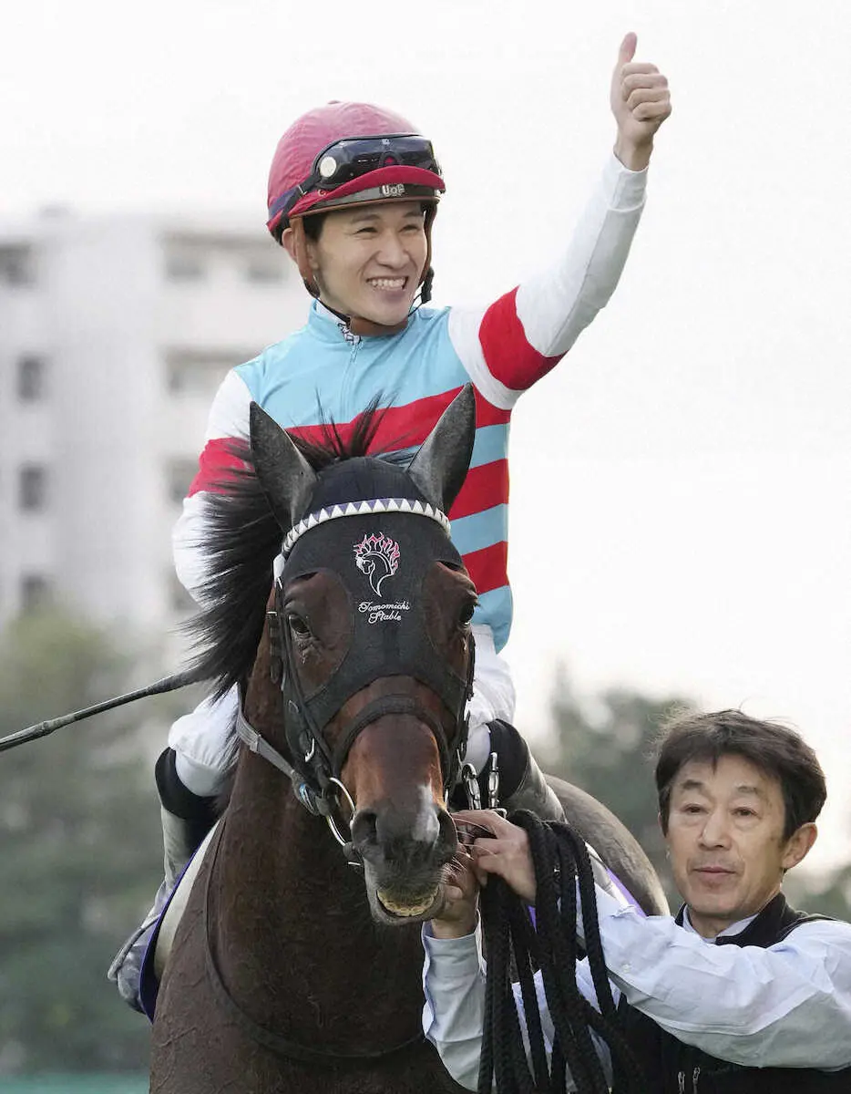 第23回チャンピオンズカップを制したジュンライトボルトと笑顔の石川裕紀人騎手